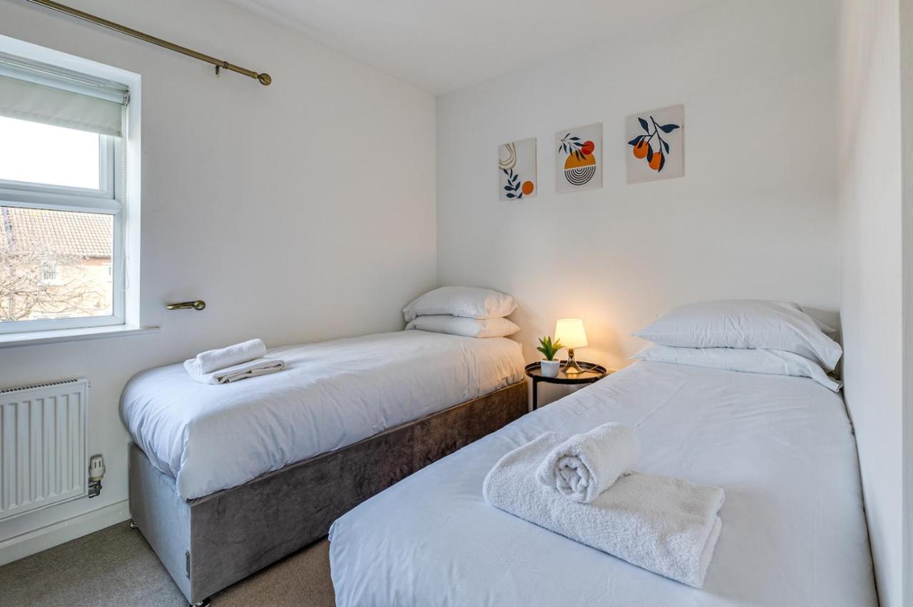 Perfect For Contractors And Long Term Stays - Private Parking For A Large Van, Split Into Single Beds And More Liverpool Luaran gambar