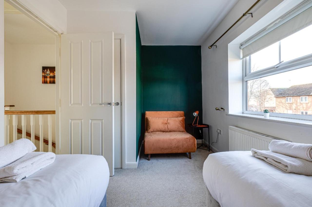 Perfect For Contractors And Long Term Stays - Private Parking For A Large Van, Split Into Single Beds And More Liverpool Luaran gambar